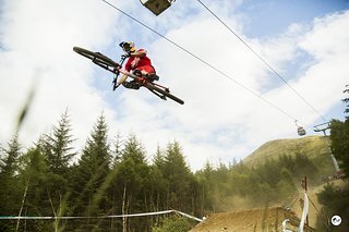 Gee Atherton beim Memorial Run für Stevie Smith, an dem etwa 70 Fahrer teilgenommen haben Gee Atherton beim Memorial Run für Stevie Smith, an dem etwa 70 Fahrer teilgenommen haben
