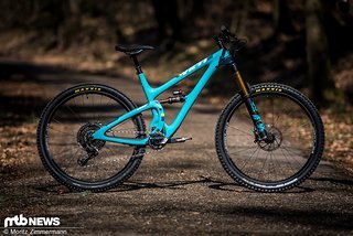 Das Yeti SB5.5 ist ein sehr schicker, edler und vielseitiger Begleiter, auf dem man ordentlich Gas geben kann, der aber auch auf gemäßigteren Trails jede Menge Spaß macht und bergauf sehr effizient ist Das Yeti SB5.5 ist ein sehr schicker, edler und vielseitiger Begleiter, auf dem man ordentlich Gas geben kann, der aber auch auf gemäßigteren Trails jede Menge Spaß macht und bergauf sehr effizient ist