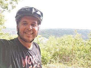 Grüße von meinen Hometrails - das Motto des Shirts „Work less - ride more“ klappt noch nicht so richtig ;)