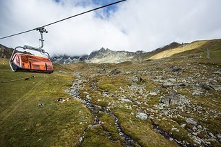 Die Schönheit der Bergwelt ist ewig, der Seilbahn-Designer scheinbar in den 70ern stehen geblieben. Wir sind dankbar für die avangardistische Aufstiegshilfe. Die Schönheit der Bergwelt ist ewig, der Seilbahn-Designer scheinbar in den 70ern stehen geblieben. Wir sind dankbar für die avangardistische Aufstiegshilfe.