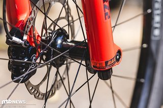 Mit Rail-Dämpfung ganz vorne: Die Marzocchi Z2. Mit Rail-Dämpfung ganz vorne: Die Marzocchi Z2.