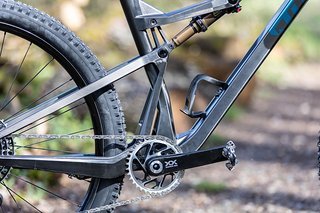 Die Ausstattung ist beim Topmodell mit SRAM XX und Fox Factory Federelementen vom Feinsten. Die Ausstattung ist beim Topmodell mit SRAM XX und Fox Factory Federelementen vom Feinsten.