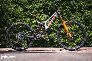Das Santa Cruz V10 von Laurie Greenland verfügt über eine wirklich richtig hübsche Lackierung