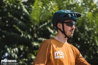 Der MET Terræ Helm ist in drei Größen erhältlich, wiegt 392 g und wandert für einen Preis von 150 € über die Ladentheke. Der MET Terræ Helm ist in drei Größen erhältlich, wiegt 392 g und wandert für einen Preis von 150 € über die Ladentheke.