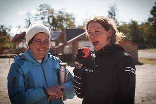 Ines und Ines beim Mate Zubereitungskurs für Anfänger Ines und Ines beim Mate Zubereitungskurs für Anfänger