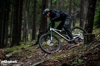 Die Shimano XT Trail-Klickpedale können auf dem Trail vor allem mit einem sehr präzisen Einklickverhalten sowie einer ausgezeichneten Haltbarkeit überzeugen. Die Shimano XT Trail-Klickpedale können auf dem Trail vor allem mit einem sehr präzisen Einklickverhalten sowie einer ausgezeichneten Haltbarkeit überzeugen.