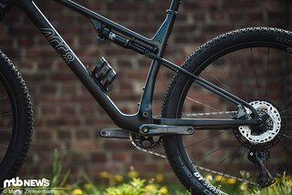 Der Arc8 Evolve FS-Rahmen ist einerseits sehr filigran, bietet andererseits aber eine sehr progressive Geometrie Der Arc8 Evolve FS-Rahmen ist einerseits sehr filigran, bietet andererseits aber eine sehr progressive Geometrie