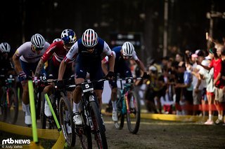 Jordan Sarrou war der Fahrer, der im Short Track der Herren immer wieder das Tempo vorgab.