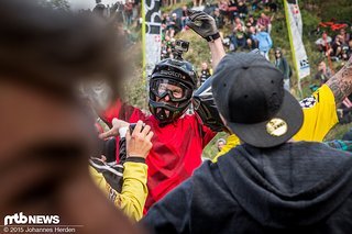Sam Pilgrim nach seinem extrem querstehenden Whip