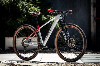 XC-Puristen müssen zwischen 2.999 € für das dargestellte Pro-Modell und 5.999 € für das SLT-Modell hinblättern. XC-Puristen müssen zwischen 2.999 € für das dargestellte Pro-Modell und 5.999 € für das SLT-Modell hinblättern.