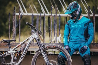 oneal 2023 bike backflip-strike-helmet b-30-goggle-hexx matrix-stacked-gloves element-fr-hybrid-jersey element-fr-hybrid-shorts sinner-raid-knee-guards 2 oneal 2023 bike backflip-strike-helmet b-30-goggle-hexx matrix-stacked-gloves element-fr-hybrid-jersey element-fr-hybrid-shorts sinner-raid-knee-guards 2