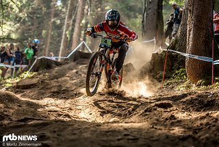 Matt Walker ging auf einem 29"-Prototypen von Saracen an den Start und probierte alles, um sich bei seinem letzten Junioren-World Cup den Sieg zu sichern