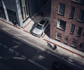 Eine der alltäglichen Gefahrensituationen als Radfahrer in einer Stadt