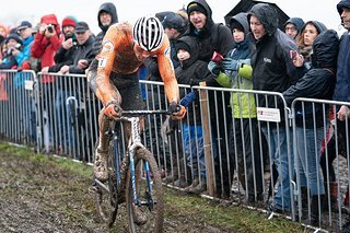 Regen hatte den Kurs vollständig aufgeweicht, Grün gab es nur direkt am Gatter Regen hatte den Kurs vollständig aufgeweicht, Grün gab es nur direkt am Gatter