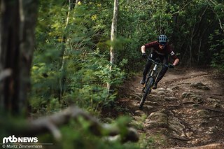 Uphill, Downhill, gemäßigt, extrem, langsam, schnell und alles zwischendrin sollte ein Trail-Bike idealerweise können Uphill, Downhill, gemäßigt, extrem, langsam, schnell und alles zwischendrin sollte ein Trail-Bike idealerweise können