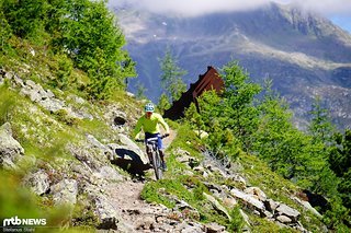 Steifer Hauptrahmen, weniger steifes Heck