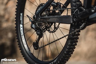 Geschaltet wird mit der bewährten Shimano XTR-Schaltung mit 12 Gängen. Geschaltet wird mit der bewährten Shimano XTR-Schaltung mit 12 Gängen.