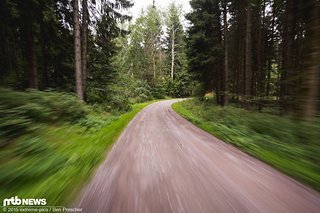 In Ilmenau geht es nicht wie so oft mit dem Lift nach oben. Hier zeigen die Shuttlefahrer ihre Rallyambitionen. Festhalten bitte!