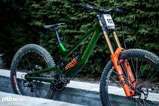 Da es sich immer noch um einen Prototyp handelt, durften wir das Nukeproof Dissent leider nicht vom Pit entfernen Da es sich immer noch um einen Prototyp handelt, durften wir das Nukeproof Dissent leider nicht vom Pit entfernen