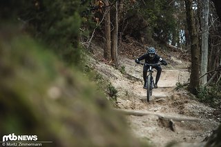 Bereits nach wenigen Metern auf einem harten Trail wie Little Champery ist klar: Das Strive ist schnell! Bereits nach wenigen Metern auf einem harten Trail wie Little Champery ist klar: Das Strive ist schnell!
