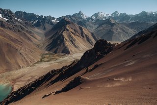 Brage Vestavik und Kade Edwards im fiesen Gelände Chiles.