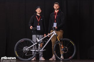 Das Team von Raaw Bikes.