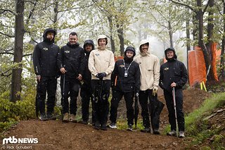 Schnee und Graupel beim Trackwalk mit dem neuen Team. Schnee und Graupel beim Trackwalk mit dem neuen Team.