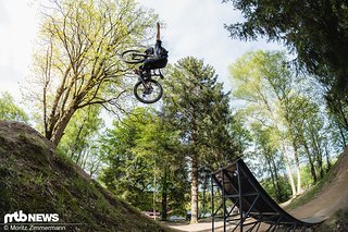 Man kann mit dem Giant Reign SX V2 im Auslieferungszustand fette Sprünge senden Man kann mit dem Giant Reign SX V2 im Auslieferungszustand fette Sprünge senden