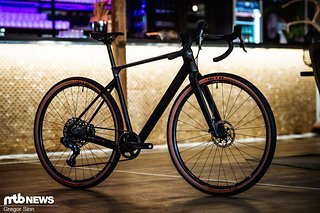 Neben dem 3.999 € teuren SL-Modell gibt es noch zwei weitere Nuroad Carbon-Varianten für 1.999 € oder 2.599 €. Neben dem 3.999 € teuren SL-Modell gibt es noch zwei weitere Nuroad Carbon-Varianten für 1.999 € oder 2.599 €.