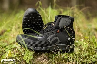 Die Five Ten Trailcross GTX wurden schon lange erwartet – endlich gibt's einen wasserdichten Flatpedal-Schuh