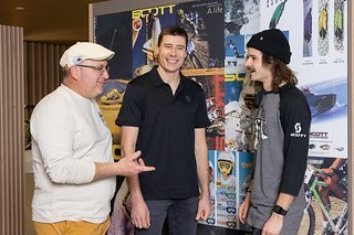 Seinen neuen Team-Manager Patrice (links) kennt Benoit Coulanges noch aus seiner Zeit im französischen DH-Cup.
