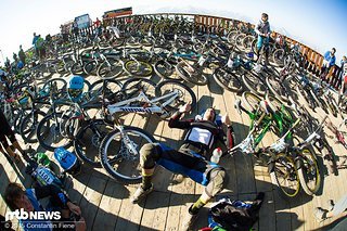 Dort angekommen wird man feststellen, dass Liegeplätze auf dem Sonnendeck rar sind.