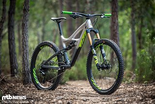 Das Ibis Mojo HD4 ist eher ein straffer Enduro-Rennwagen als ein gemütliches Abfahrts-Sofa Das Ibis Mojo HD4 ist eher ein straffer Enduro-Rennwagen als ein gemütliches Abfahrts-Sofa