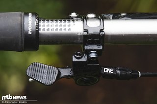 Per MMX-Kompatibilität lässt sich die Variostütze direkt an die SRAM-Schelle montieren Per MMX-Kompatibilität lässt sich die Variostütze direkt an die SRAM-Schelle montieren