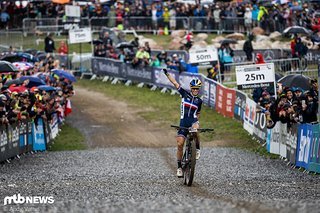 Pauline Ferrand-Prévot jubelte im Vorjahr vor heimischem Publikum nach einem beeindruckenden Rennen im Short Track