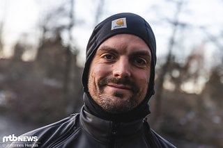 Aus der Workwear-Abteilung stammt die Force Helmet Liner Mütze von Carhartt – gekauft für rund 30 $.