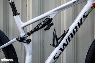 Hinter dem schicken Design verbirgt sich das in diesem Jahr neu vorgestellte Specialized Epic S-Works 8 mit 120 Millimeter Federweg.