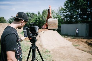 Urs Kusche filmt den Bauprozess