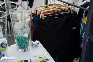 ... aus Plastikmüll wird Kunstfaser, aus Kunstfaser die neue Kollektion! ... aus Plastikmüll wird Kunstfaser, aus Kunstfaser die neue Kollektion!