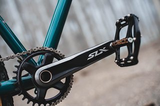 Die Shimano SLX Kurbel ist optisch wirklich schick Die Shimano SLX Kurbel ist optisch wirklich schick