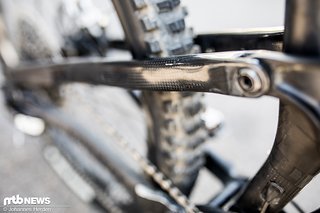 ... ganz im Gegensatz zum Rest des Rahmens samt Sitzstreben, die aus schickem Carbon bestehen