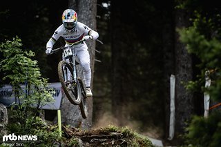 Loïc Bruni war der einzige Fahrer, der aus der harten Wall-Sektion von der Inside Line in eine übelst-nicht-so-smoothe Landung mehrere Meter tief und weit rausgesprungen ist