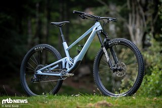 Das Scor 2030 verfügt über 120 mm Federweg, am Heck sowie 140 mm an der Front und rollt auf 29"-Laufrädern