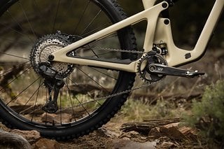 Shimano präsentiert die neue Deore XT M8200 Di2, die nun erstmals vollständig kabellos ist. Shimano präsentiert die neue Deore XT M8200 Di2, die nun erstmals vollständig kabellos ist.
