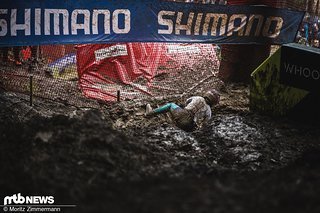 Heather Wilson ist nach langer Abwesenheit in Les Gets mal wieder an den Start gezeigt und konnte trotz Crash im Finale mit ihrem Speed bei schwierigen Bedingungen beeindrucken.