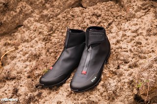 Die Reißverschlüsse sind wasserdicht - wie der ganze Schuh