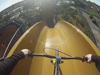 Ein eher ungewöhnlicher Spot zum Radfahren. Ein eher ungewöhnlicher Spot zum Radfahren.