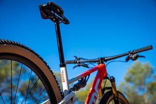 Die wohl bemerkenswerteste Neuheit am Fourstroke ist das Autodrop-System der absenkbaren RAD-Sattelstütze Die wohl bemerkenswerteste Neuheit am Fourstroke ist das Autodrop-System der absenkbaren RAD-Sattelstütze