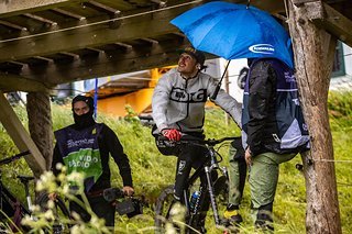 Das konnte natürlich nicht so bleiben, und so gabs erstmal ordentlich Regen für den Renntag. Das konnte natürlich nicht so bleiben, und so gabs erstmal ordentlich Regen für den Renntag.