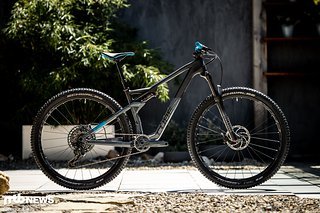 Mit dem Cube AMS 100 C:68 Race oder TM gibt es nun auch zwei Modelle, die in Richtung Down-Country gehen Mit dem Cube AMS 100 C:68 Race oder TM gibt es nun auch zwei Modelle, die in Richtung Down-Country gehen